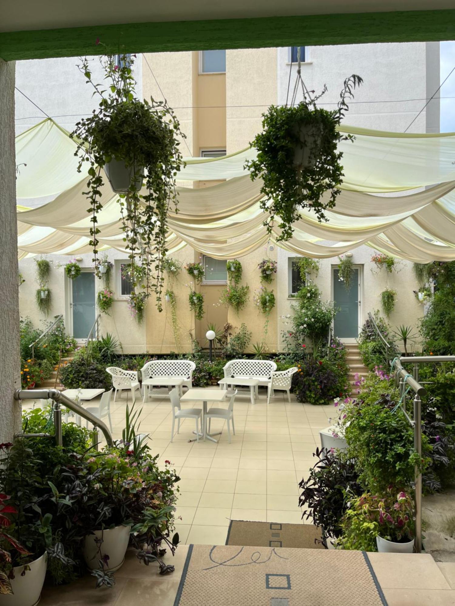 Hotel Garden Radhima Kültér fotó
